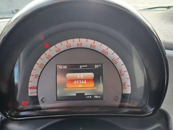 Smart ForFour 2018 - 9990 EUR, 49344 km - AUTO.MOTO.pt - 49344km - foto 28 de 43