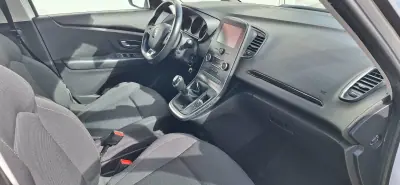 Renault Grand Scénic 2018 - 10995 EUR, 197000 km - AUTO.MOTO.pt - 197000km - foto 7 de 11