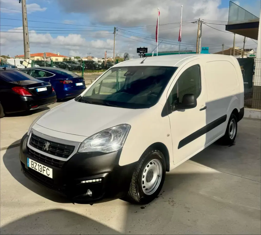 Peugeot 2016 - 13990 EUR, 189000 km - AUTO.MOTO.pt - 189000km - foto 1 de 18