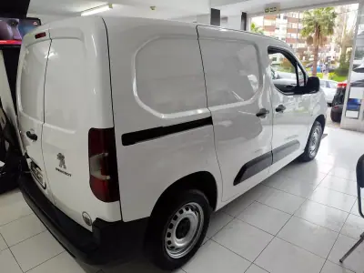 Peugeot Partner 1.6 HDI , 3 Lug. , Iva Dedutivel 2019 - 12480 EUR, 157000 km - AUTO.MOTO.pt - 157000km - foto 15 de 21