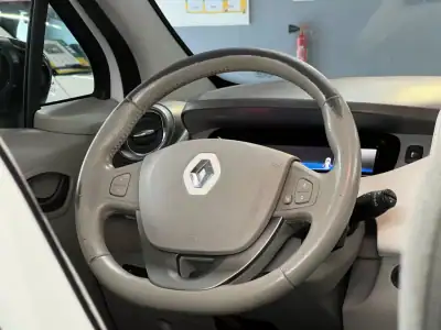 Renault Zoe 2019 - 9990 EUR, 150000 km - AUTO.MOTO.pt - 150000km - foto 15 de 29