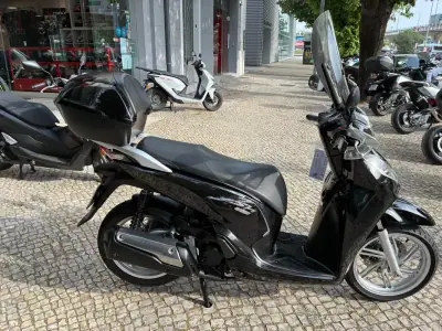 Honda SH 150i 2018 - 2950 EUR, 52726 km - AUTO.MOTO.pt - 52726km - foto 3 de 16