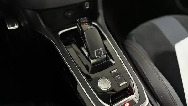 Peugeot 308 2019 - 14500 EUR, 50000 km - AUTO.MOTO.pt - 50000km - foto 24 de 51