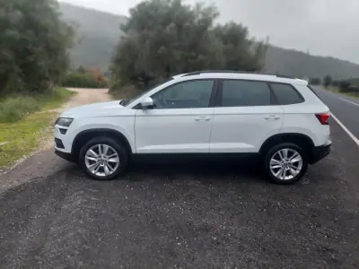 Skoda Karoq 2021 - 24800 EUR, 105804 km - AUTO.MOTO.pt - 105804km - foto 3 de 11