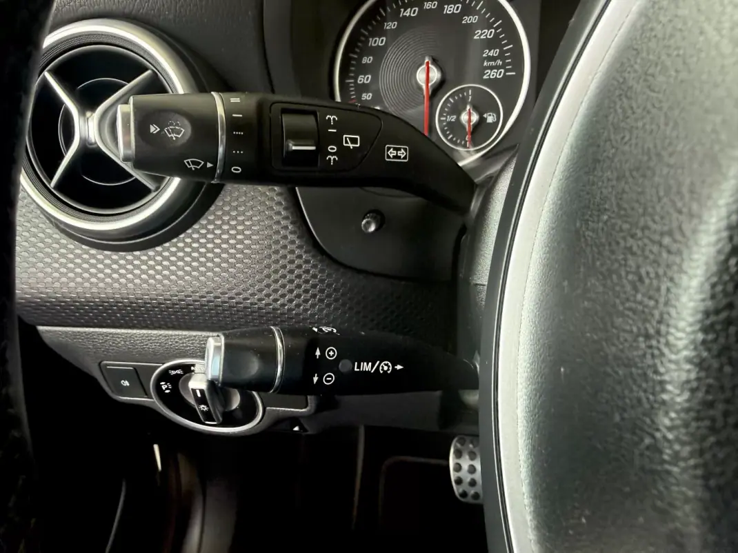 Mercedes-Benz A 180 2015 - 15999 EUR, 219500 km - AUTO.MOTO.pt - 219500km - foto 73 de 110