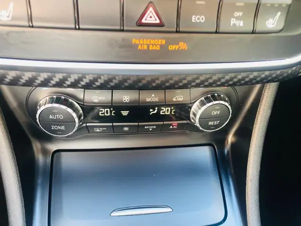 Mercedes-Benz GLA 200 2014 - 20000 EUR, 200000 km - AUTO.MOTO.pt - 200000km - foto 15 de 24