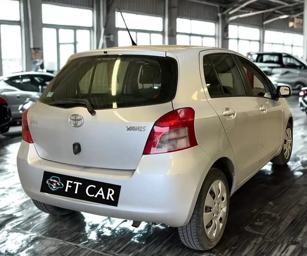 Toyota Yaris 2007 - 6990 EUR, 290000 km - AUTO.MOTO.pt - 290000km - foto 2 de 4