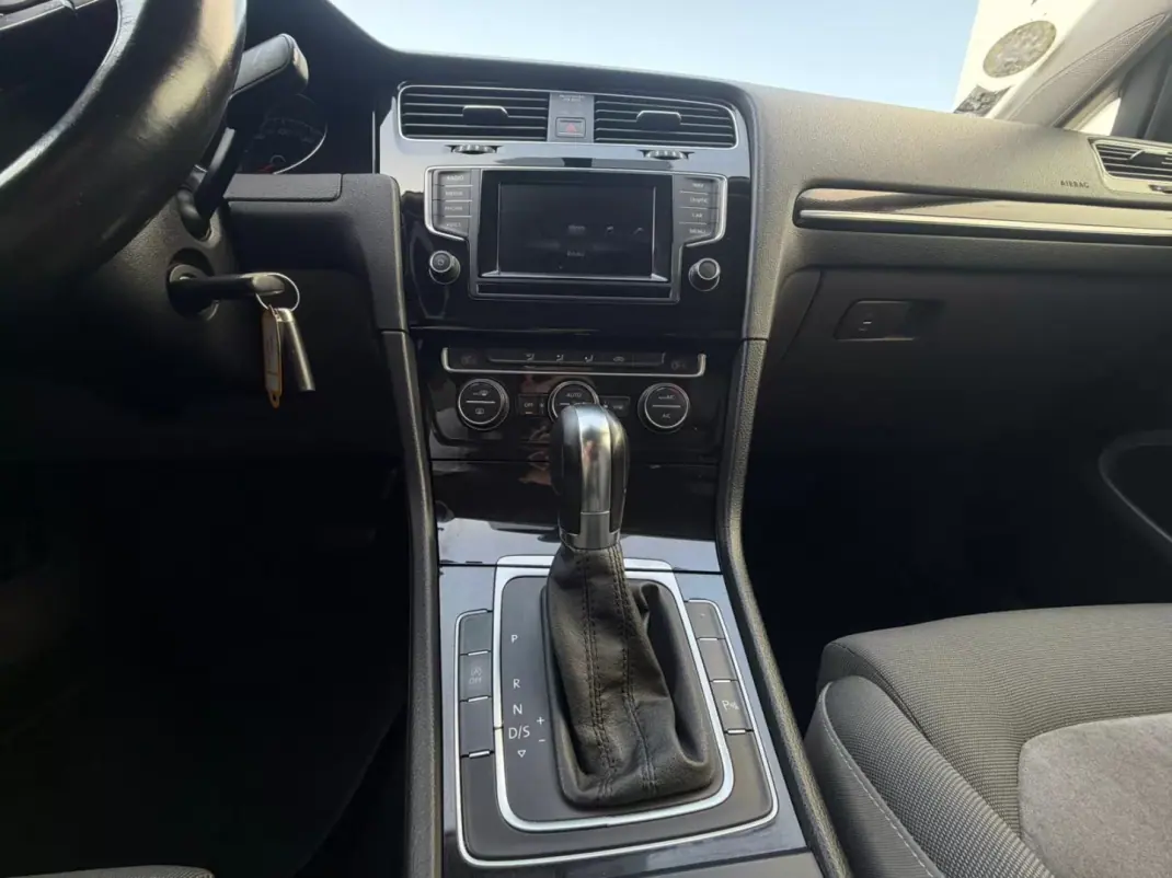 Volkswagen Golf 2014 - 15500 EUR, 143946 km - AUTO.MOTO.pt - 143946km - foto 15 de 23