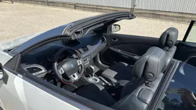 Renault Mégane Cabrio 2012 - 11800 EUR, 182000 km - AUTO.MOTO.pt - 182000km - foto 14 de 38