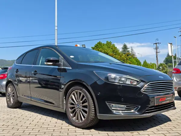Ford Focus 2018 - 11500 EUR, 95000 km - AUTO.MOTO.pt - 95000km - foto 5 de 23