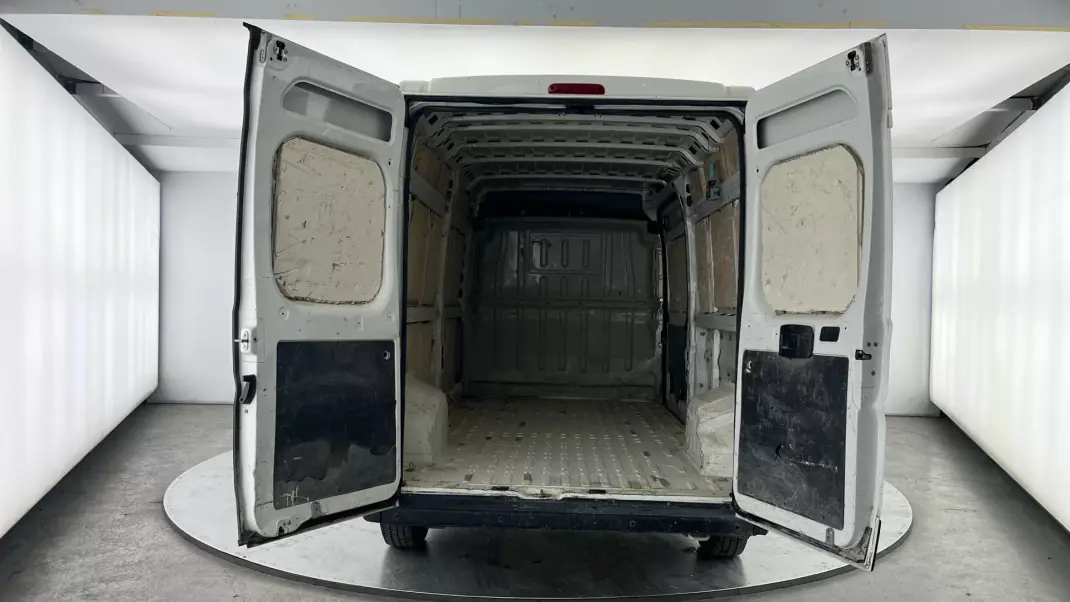 Peugeot Boxer 2.0 BlueHDi 333 L3H2 Premium 2018 - 12804 EUR, 126302 km - AUTO.MOTO.pt - 126302km - foto 8 de 8