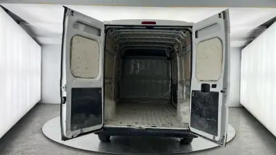 Peugeot Boxer 2.0 BlueHDi 333 L3H2 Premium 2018 - 12804 EUR, 126302 km - AUTO.MOTO.pt - 126302km - foto 8 de 8