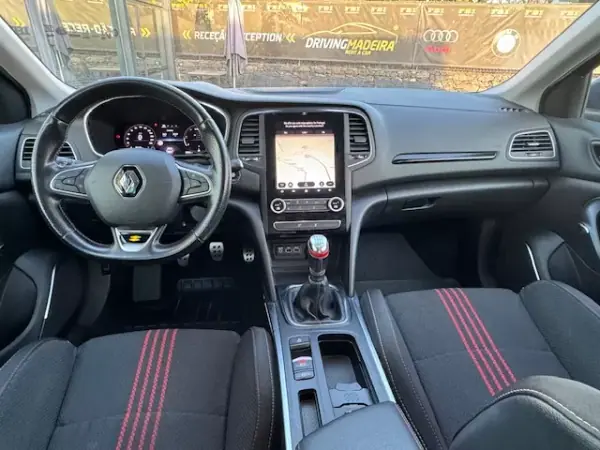 Renault Mégane Sport Tourer 2021 - 21000 EUR, 62000 km - AUTO.MOTO.pt - 62000km - foto 10 de 12