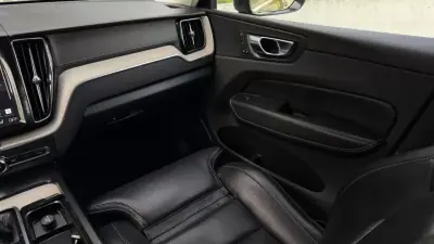 Volvo XC 60 2020 - 34999 EUR, 59321 km - AUTO.MOTO.pt - 59321km - foto 28 de 38