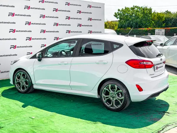 Ford Fiesta 2018 - 12500 EUR, 99424 km - AUTO.MOTO.pt - 99424km - foto 6 de 25