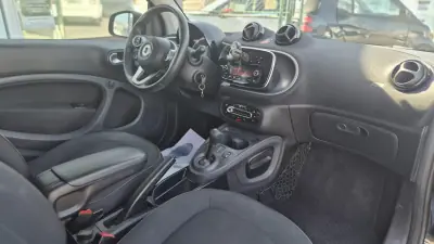 Smart Fortwo Cabrio 2019 - 14980 EUR, 70000 km - AUTO.MOTO.pt - 70000km - foto 3 de 8