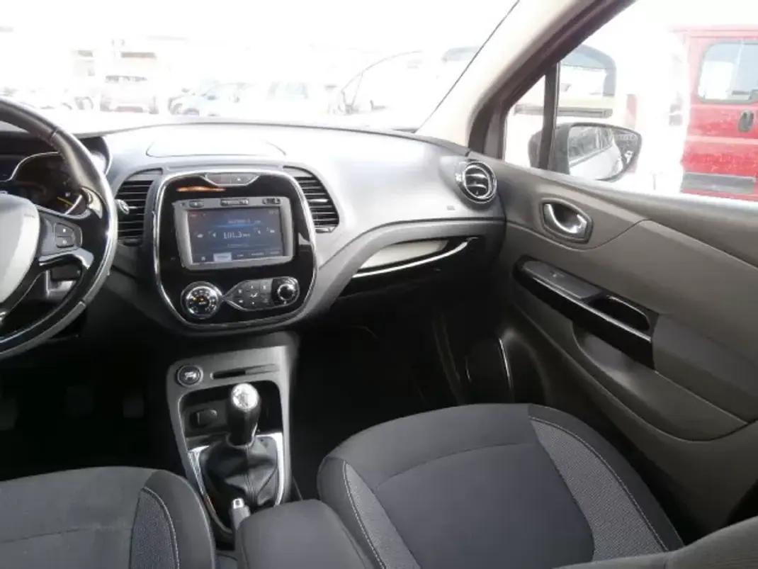 Renault Captur 2014 - 12900 EUR, 155622 km - AUTO.MOTO.pt - 155622km - foto 13 de 30