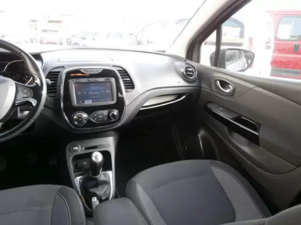 Renault Captur 2014 - 12900 EUR, 155622 km - AUTO.MOTO.pt - 155622km - foto 13 de 30