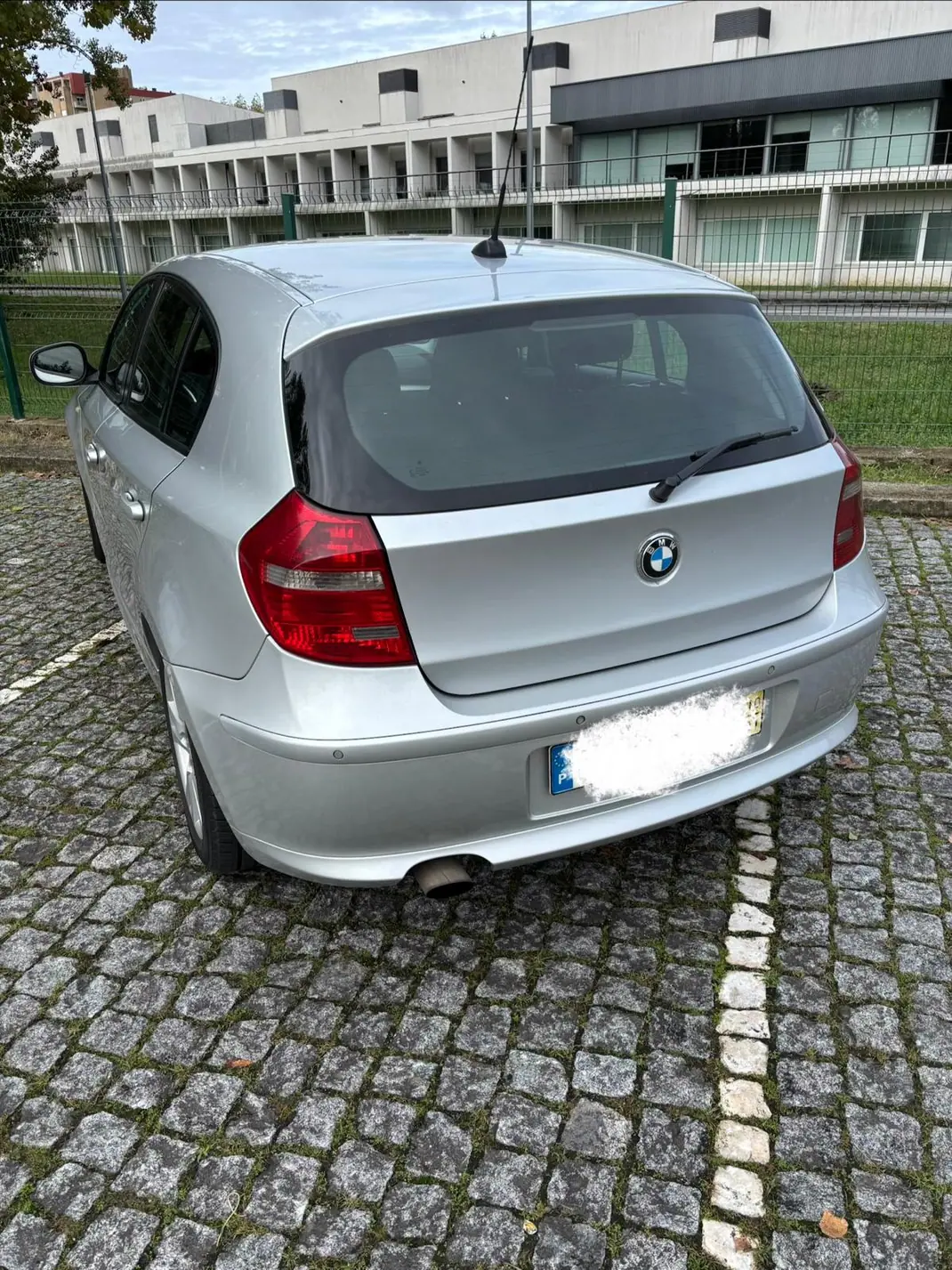 BMW 118 2010 - 6748 EUR, 356000 km - AUTO.MOTO.pt - 356000km - foto 5 de 12