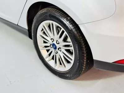 Ford Focus 2018 - 9950 EUR, 76000 km - AUTO.MOTO.pt - 76000km - foto 15 de 50