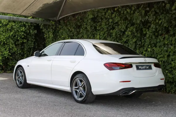 Mercedes-Benz E 300 2020 - 35900 EUR, 135000 km - AUTO.MOTO.pt - 135000km - foto 10 de 17