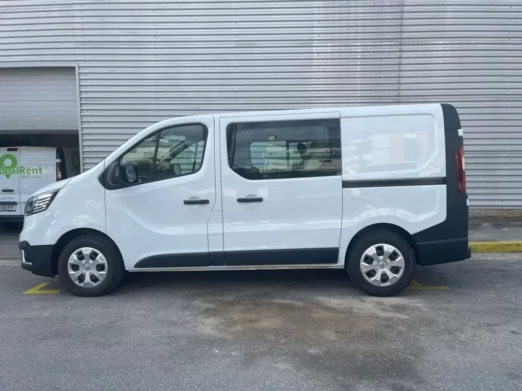 Renault Trafic Trafic III Combi L1H1 3.0t 2023 - 33900 EUR, 4655 km - AUTO.MOTO.pt - 4655km - foto 12 de 24
