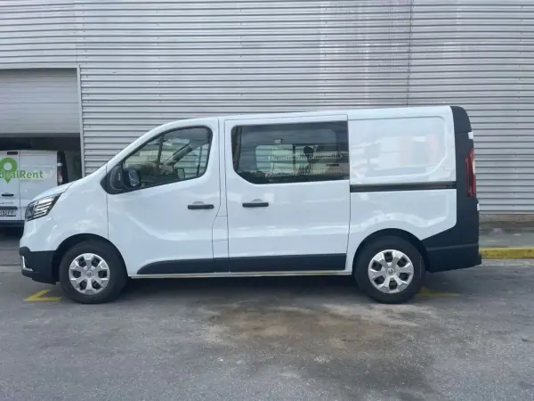 Renault Trafic Trafic III Combi L1H1 3.0t 2023 - 33900 EUR, 4655 km - AUTO.MOTO.pt - 4655km - foto 12 de 24