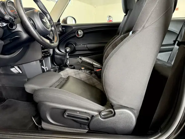 MINI One 2016 - 11900 EUR, 133000 km - AUTO.MOTO.pt - 133000km - foto 44 de 86