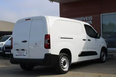 Peugeot Partner 1.5 BlueHDI Premium Longa 2020 - 14990 EUR, 176000 km - AUTO.MOTO.pt - 176000km - foto 7 de 18