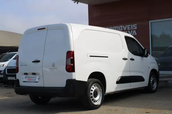 Peugeot Partner 1.5 BlueHDI Premium Longa 2020 - 14990 EUR, 176000 km - AUTO.MOTO.pt - 176000km - foto 7 de 18