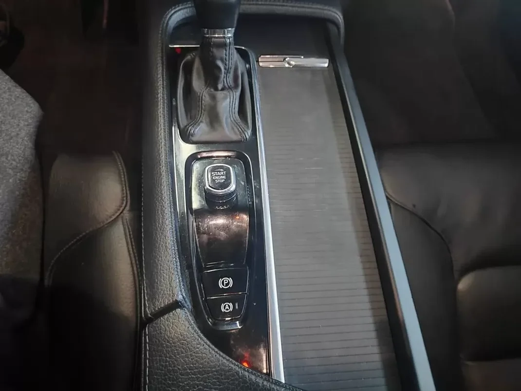 Volvo V90 2017 - 23500 EUR, 131000 km - AUTO.MOTO.pt - 131000km - foto 37 de 39