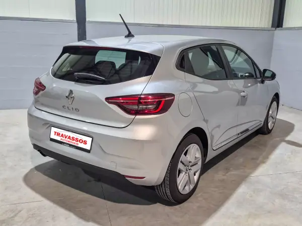 Renault Clio 2021 - 15500 EUR, 104300 km - AUTO.MOTO.pt - 104300km - foto 5 de 10