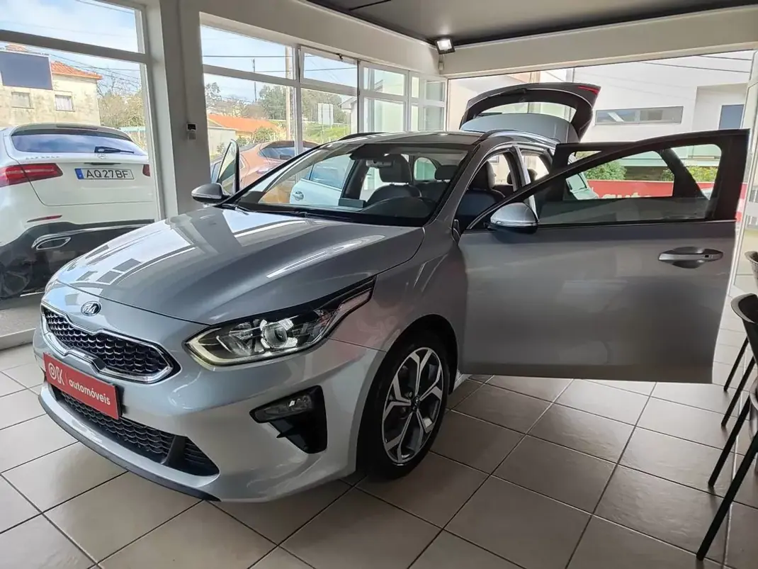 Kia Ceed SW 2019 - 18250 EUR, 70500 km - AUTO.MOTO.pt - 70500km - foto 21 de 35