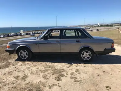 Volvo 244 1987 - 10500 EUR, 317000 km - AUTO.MOTO.pt - 317000km - foto 35 de 41