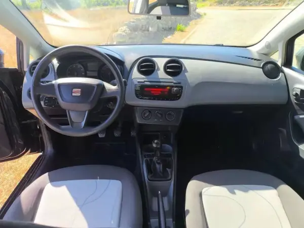 SEAT Ibiza 2012 - 5965 EUR, 167600 km - AUTO.MOTO.pt - 167600km - foto 7 de 10