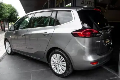 Opel Zafira 2018 - 13990 EUR, 142396 km - AUTO.MOTO.pt - 142396km - foto 3 de 37