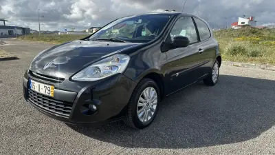 Renault Clio 2009 - 4500 EUR, 254000 km - AUTO.MOTO.pt - 254000km - foto 2 de 17