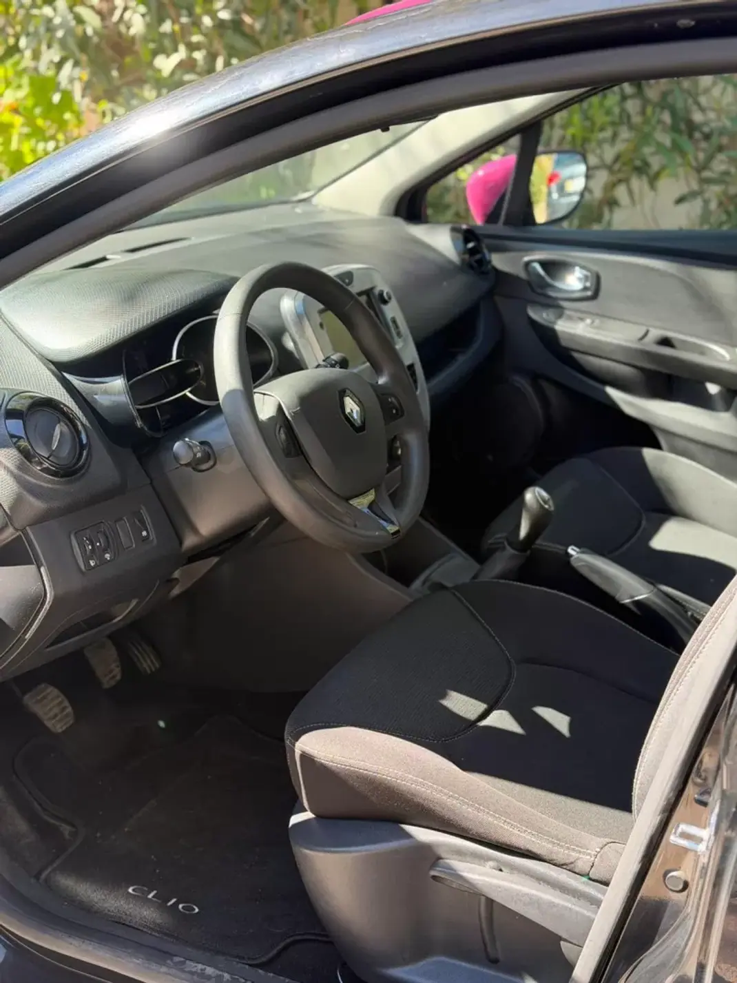 Renault Clio 2014 - 9990 EUR, 157678 km - AUTO.MOTO.pt - 157678km - foto 6 de 6