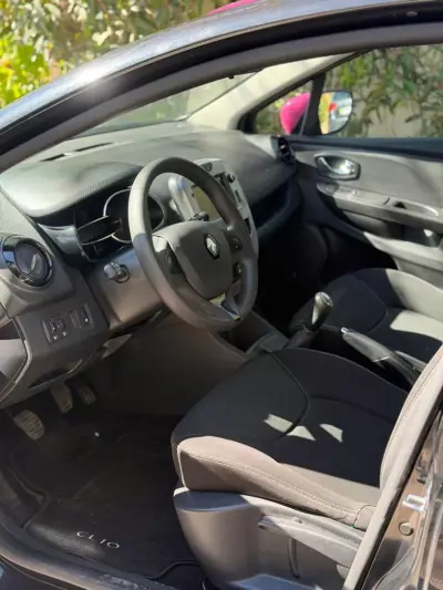 Renault Clio 2014 - 9990 EUR, 157678 km - AUTO.MOTO.pt - 157678km - foto 6 de 6