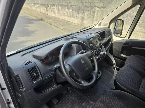 Peugeot BOXER 2.0 BlueHDi 435 L4H2 Premium 2020 - 20350 EUR, 126369 km - AUTO.MOTO.pt - 126369km - foto 19 de 40