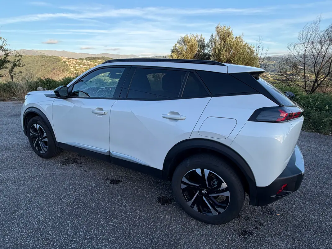 Peugeot 2008 2023 - 19000 EUR, 47800 km - AUTO.MOTO.pt - 47800km - foto 8 de 11