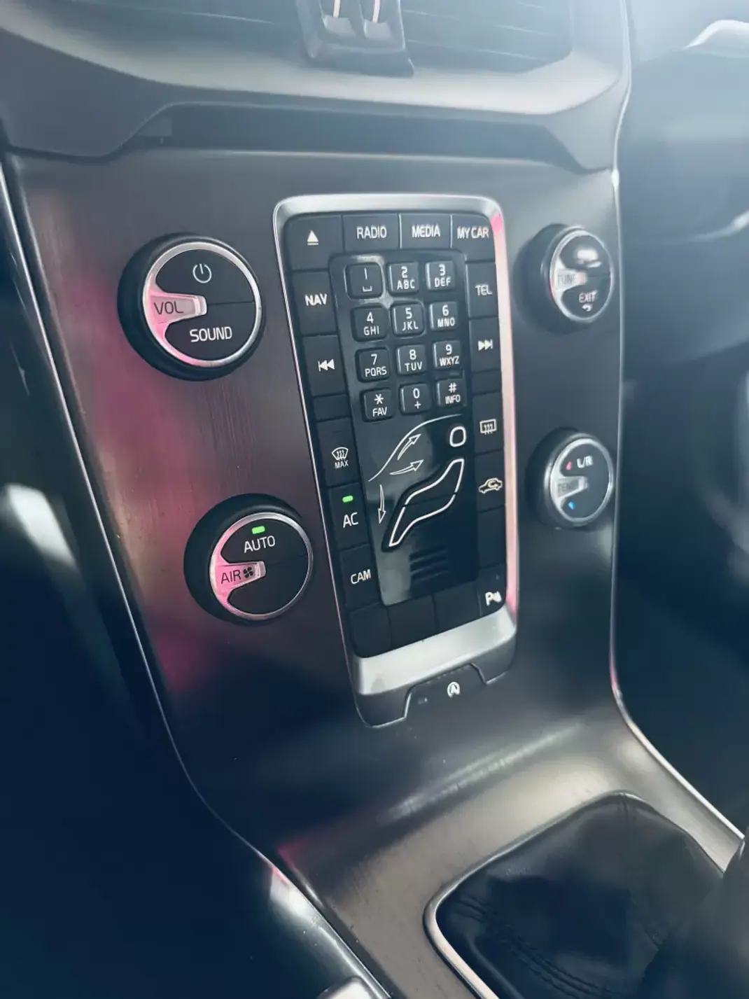 Volvo V40 2013 - 9990 EUR, 258002 km - AUTO.MOTO.pt - 258002km - foto 22 de 31