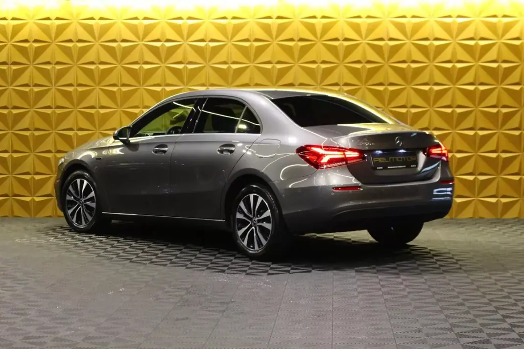 Mercedes-Benz A 250 2020 - 23900 EUR, 140000 km - AUTO.MOTO.pt - 140000km - foto 11 de 35