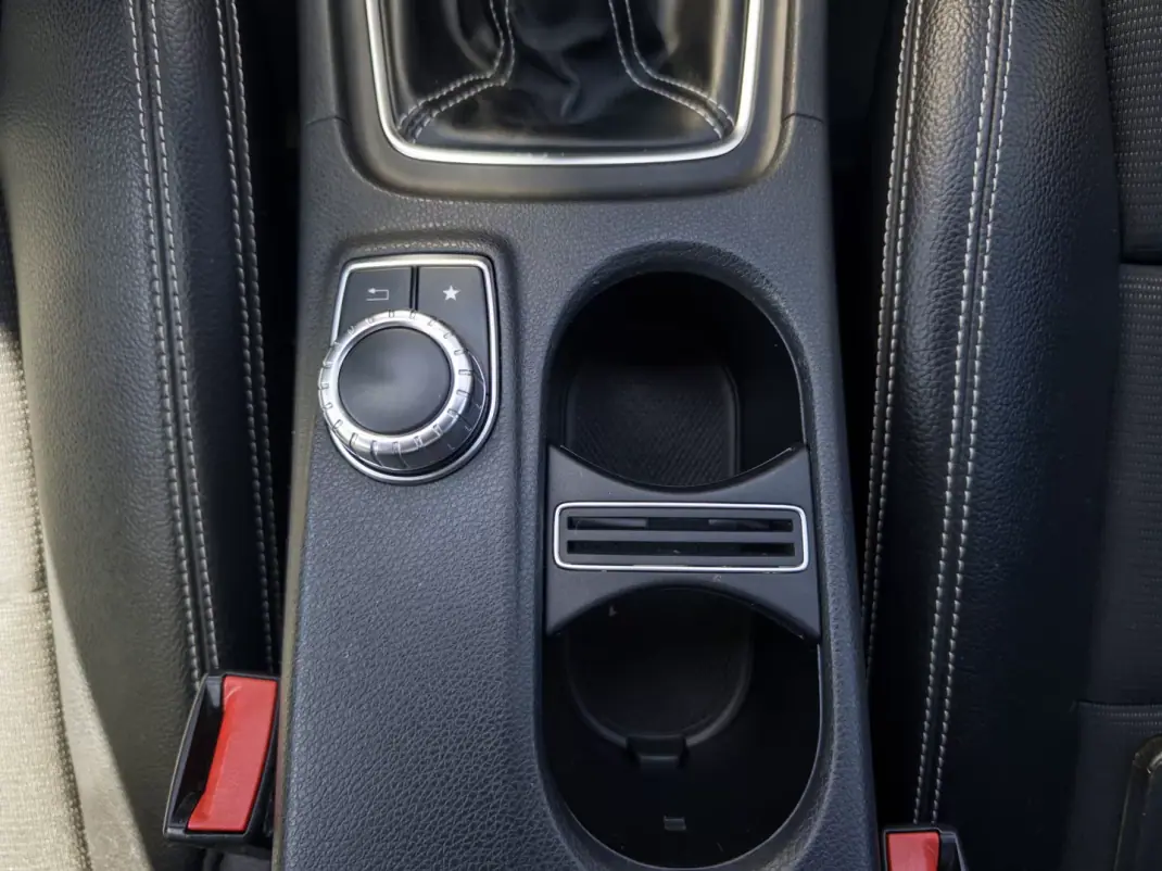 Mercedes-Benz CLA 180 2018 - 17990 EUR, 139000 km - 139000km - foto 37 de 42
