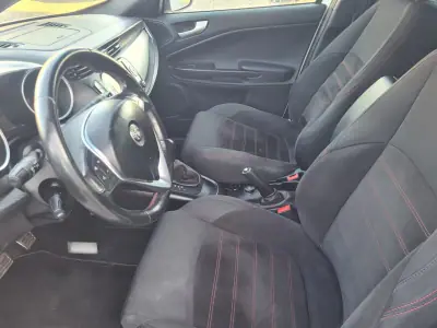 Alfa Romeo Giulietta 2019 - 15790 EUR, 146000 km - AUTO.MOTO.pt - 146000km - foto 13 de 15