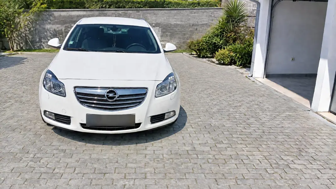 Opel Insignia 2011 - 6500 EUR, 225000 km - 225000km - foto 2 de 10