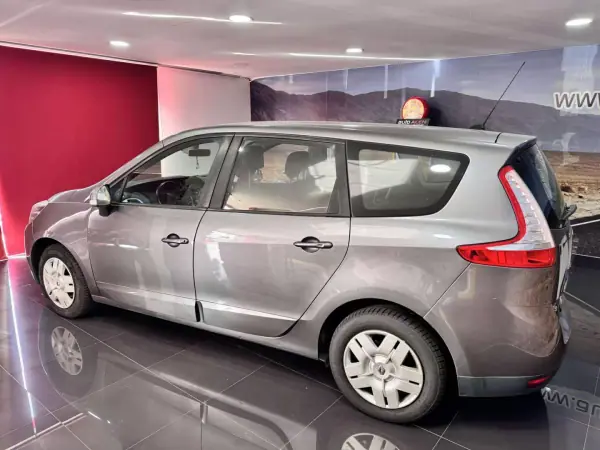 Renault Grand Scénic 2014 - 8450 EUR, 254000 km - AUTO.MOTO.pt - 254000km - foto 3 de 12