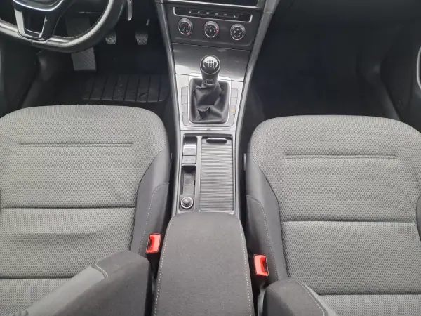 Volkswagen Golf 2019 - 18999 EUR, 139668 km - AUTO.MOTO.pt - 139668km - foto 25 de 30
