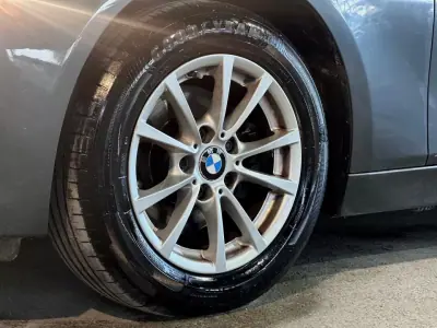 BMW 320 2014 - 13500 EUR, 292551 km - AUTO.MOTO.pt - 292551km - foto 2 de 25