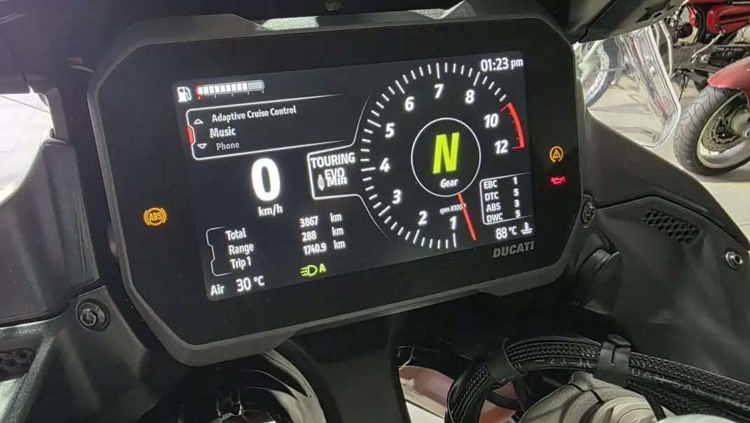 Ducati Multistrada 1260 Enduro 2024 - 28500 EUR, 3867 km - AUTO.MOTO.pt - 3867km - foto 23 de 27